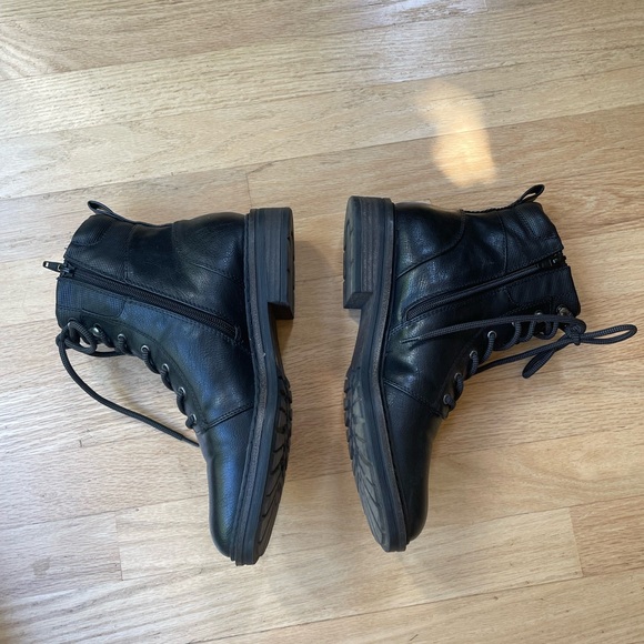 Baretraps Aimee Black Combat Boots Size 9.5 in Excellent Condition - Picture 6 of 11